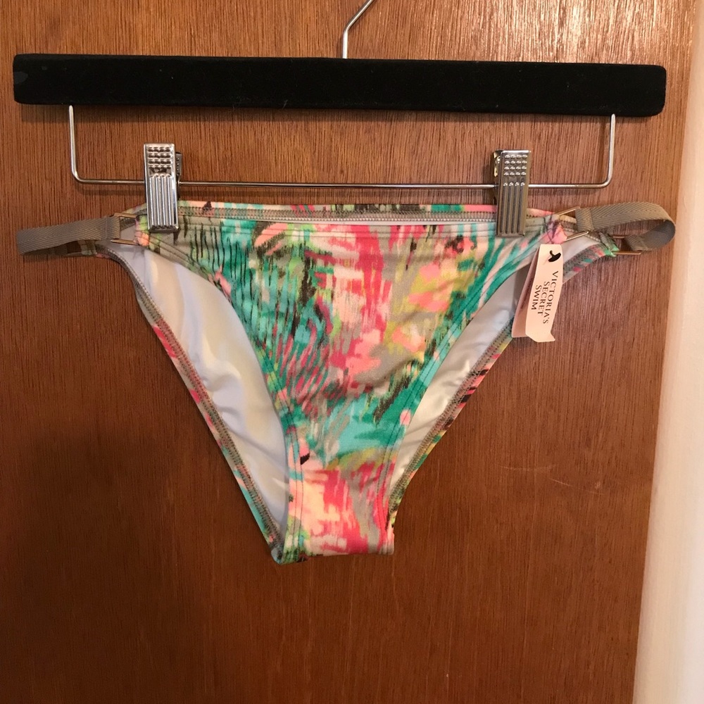 Victoria’s Secret NWT bikini bottom medium